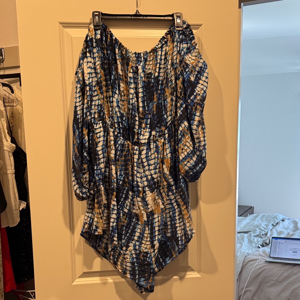 Chic Blue And White Patterned Romper - image 2